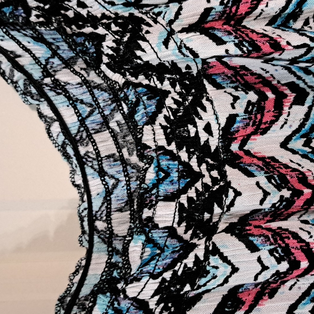 No Boundaries Multicolor Chevron Blouse - Picture 3 of 3